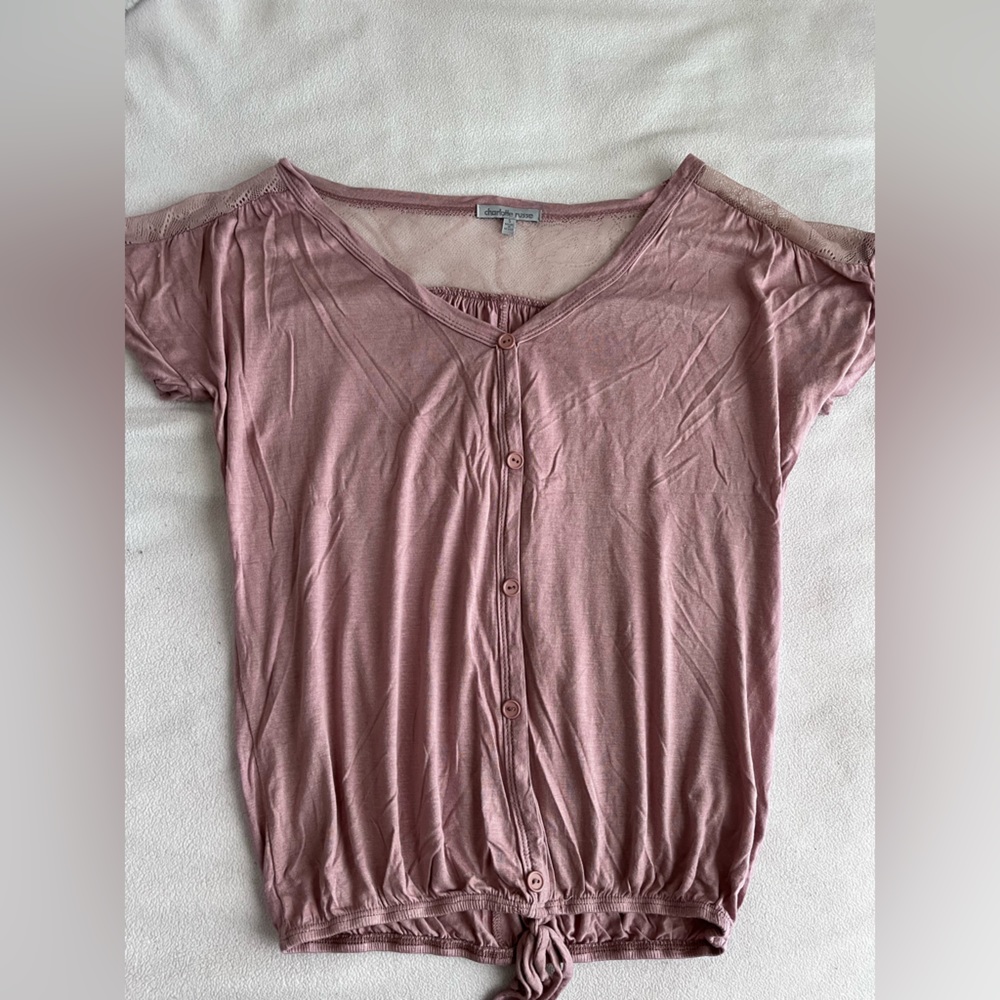 CHARLOTTE RUSSE BUTTON DOWN LACE BACK TOP